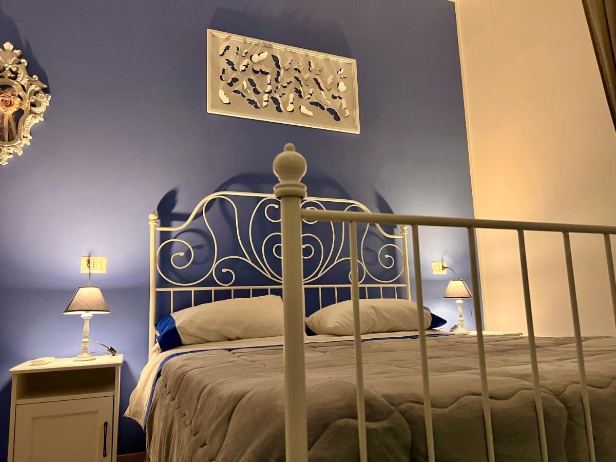 Vico Longo 25 - Ensuit Flat In The Heart Of Наполи Екстериор снимка