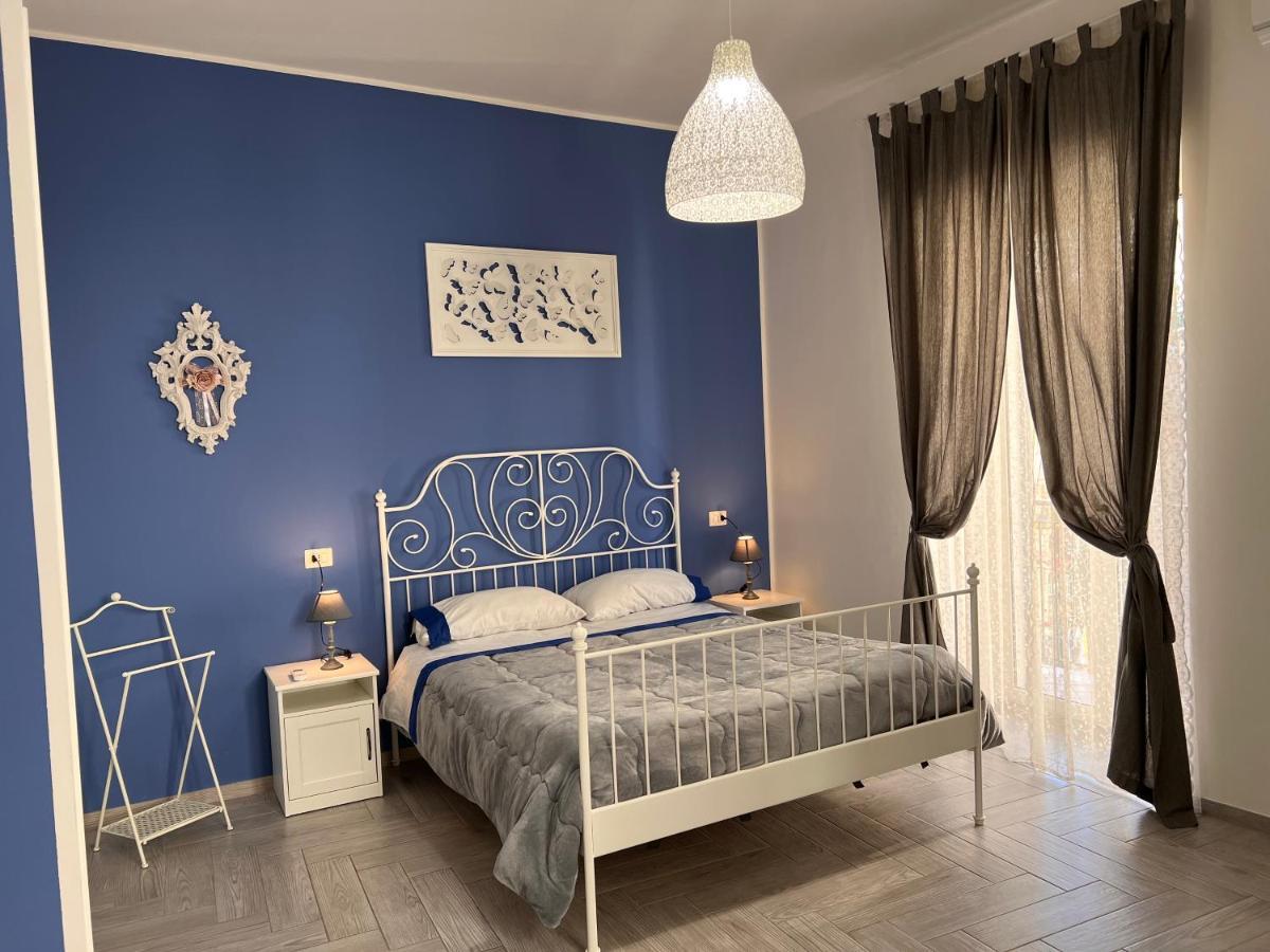 Vico Longo 25 - Ensuit Flat In The Heart Of Наполи Екстериор снимка