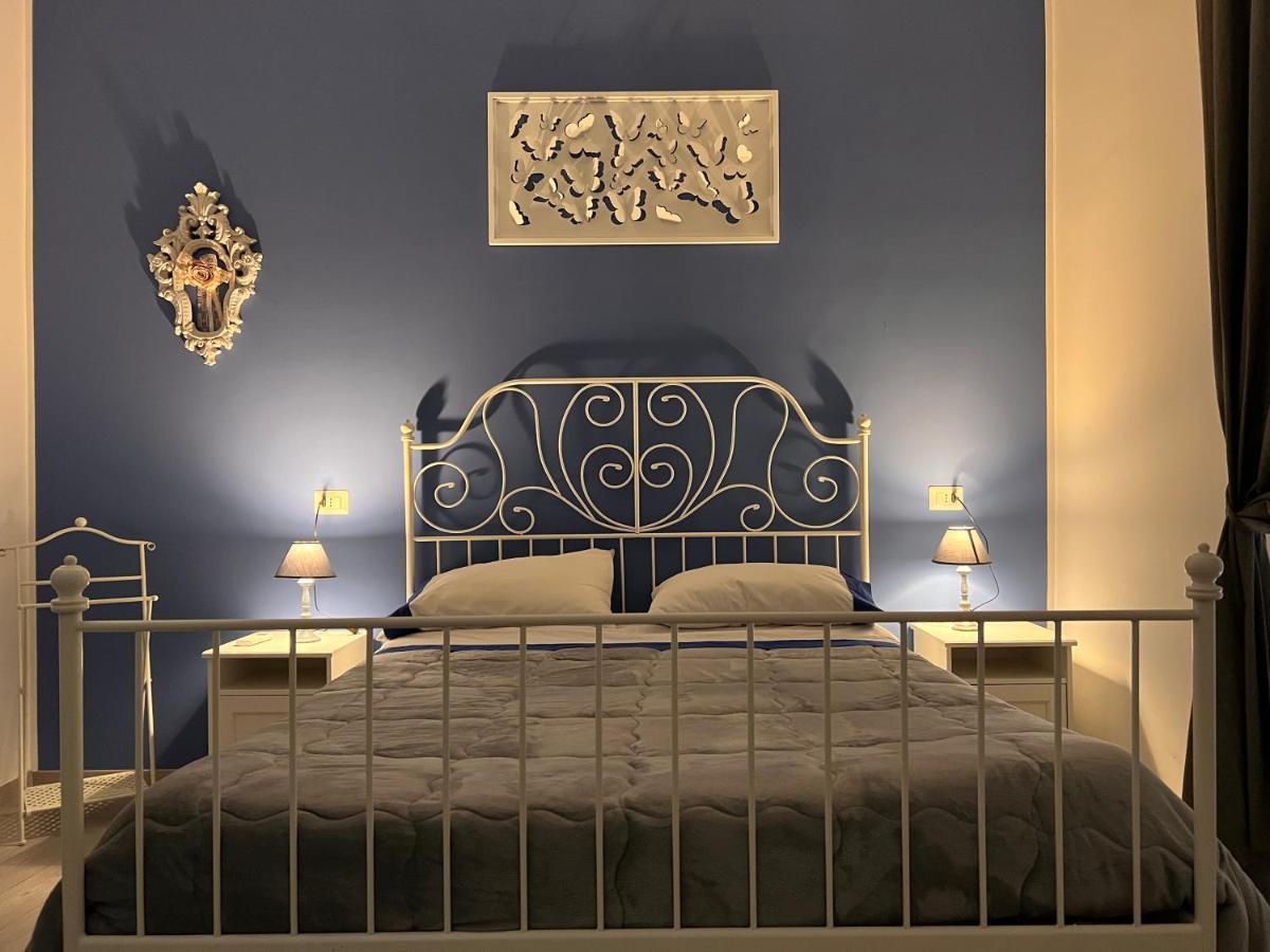 Vico Longo 25 - Ensuit Flat In The Heart Of Наполи Екстериор снимка
