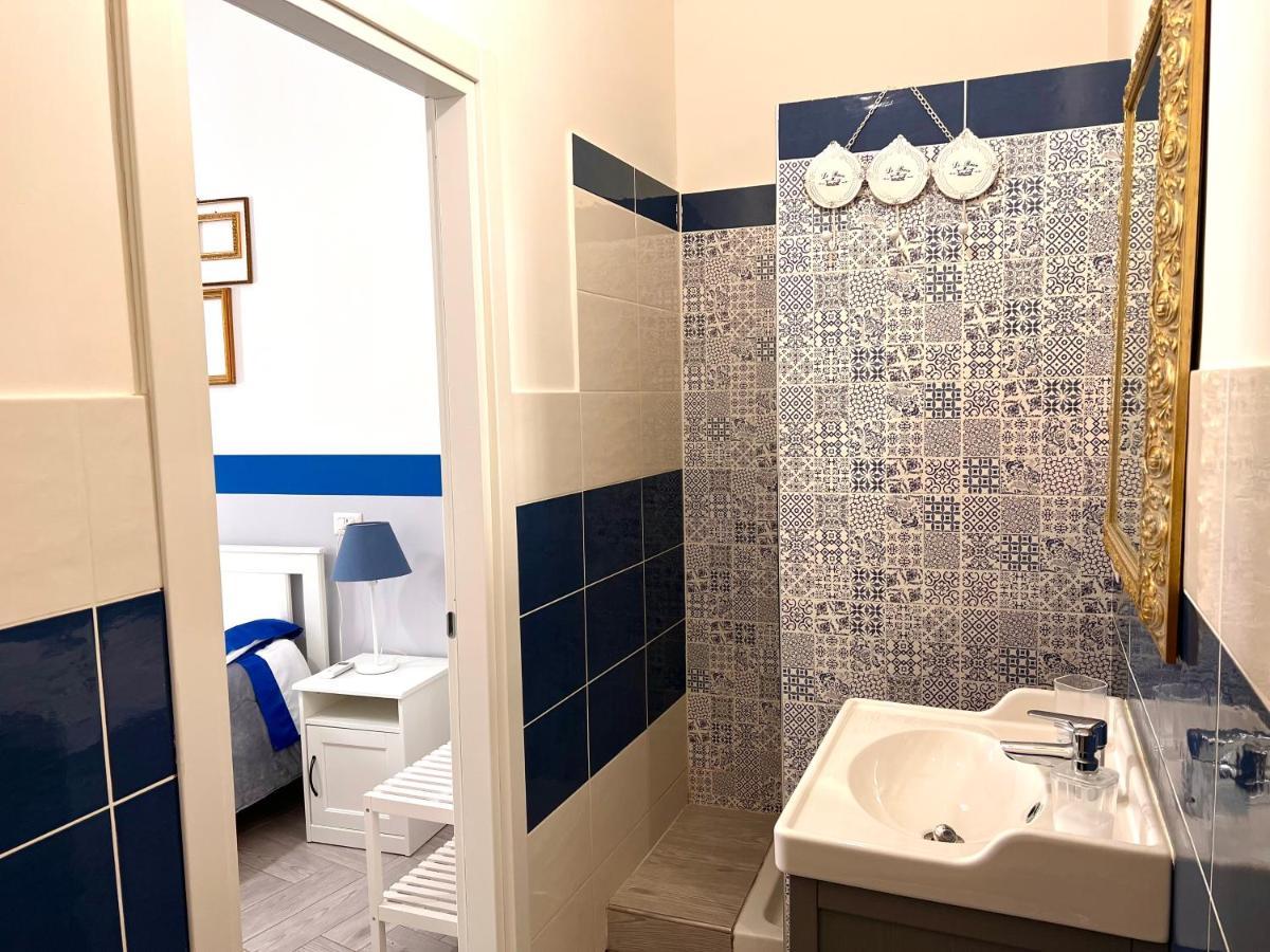 Vico Longo 25 - Ensuit Flat In The Heart Of Наполи Екстериор снимка