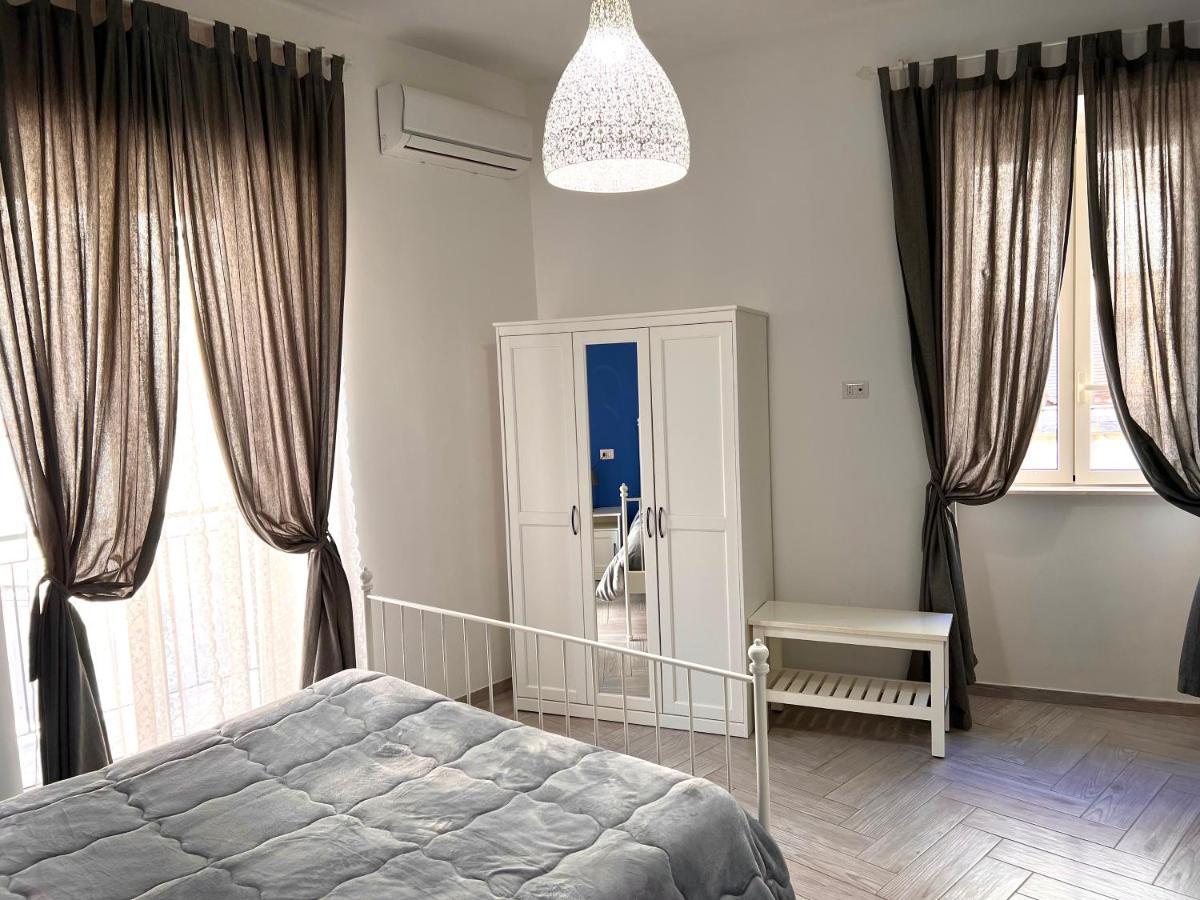 Vico Longo 25 - Ensuit Flat In The Heart Of Наполи Екстериор снимка