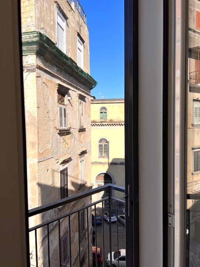 Vico Longo 25 - Ensuit Flat In The Heart Of Наполи Екстериор снимка