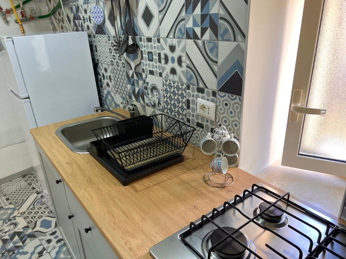 Vico Longo 25 - Ensuit Flat In The Heart Of Наполи Екстериор снимка