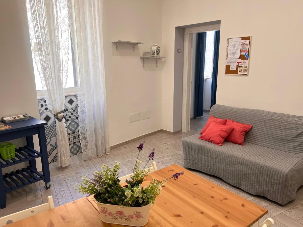 Vico Longo 25 - Ensuit Flat In The Heart Of Наполи Екстериор снимка