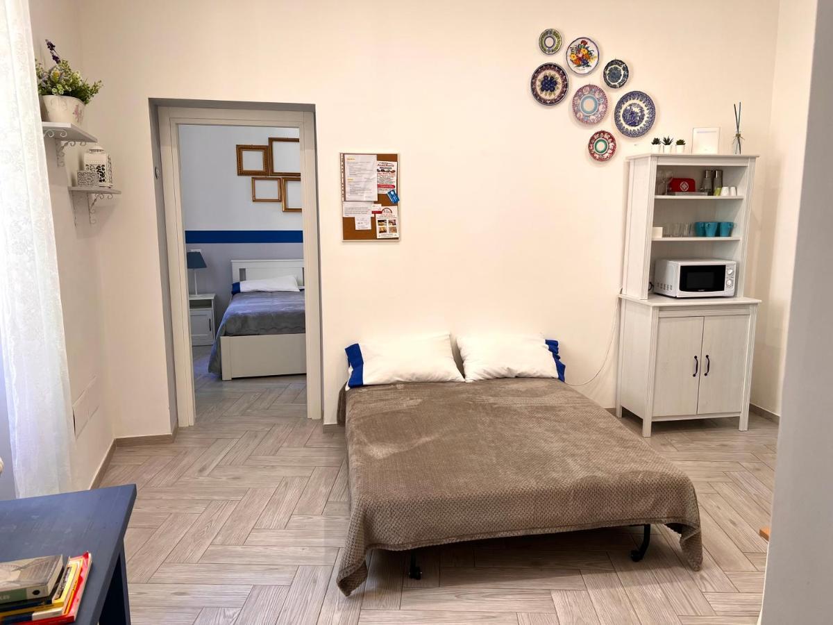 Vico Longo 25 - Ensuit Flat In The Heart Of Наполи Екстериор снимка