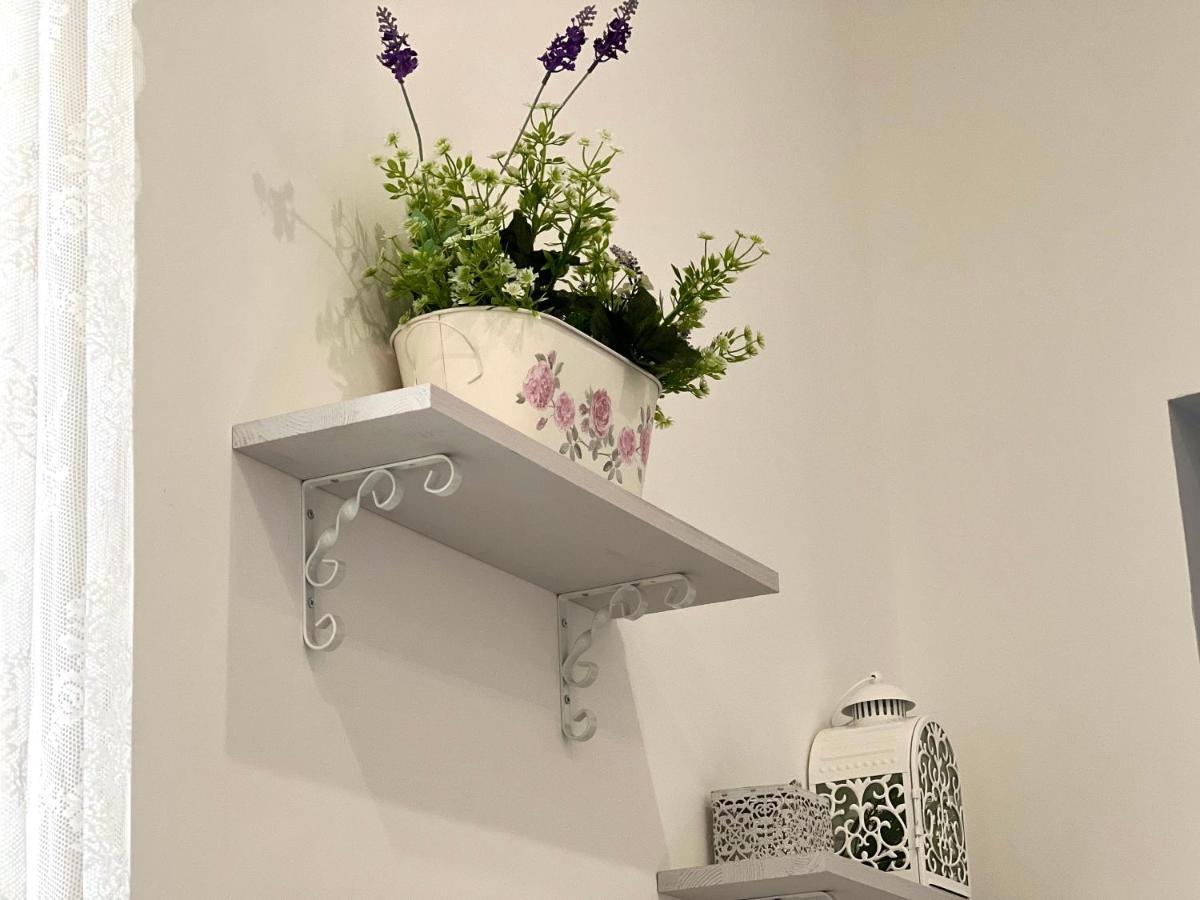 Vico Longo 25 - Ensuit Flat In The Heart Of Наполи Екстериор снимка