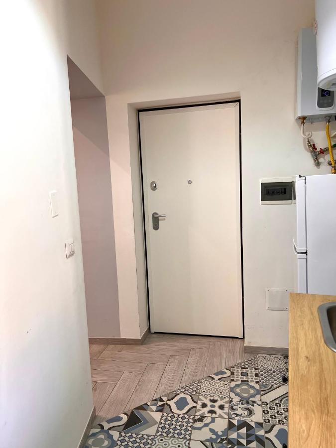 Vico Longo 25 - Ensuit Flat In The Heart Of Наполи Екстериор снимка