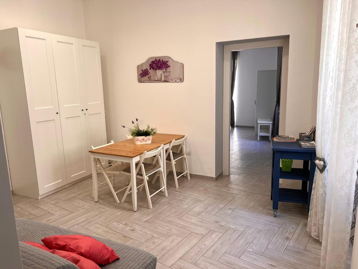 Vico Longo 25 - Ensuit Flat In The Heart Of Наполи Екстериор снимка