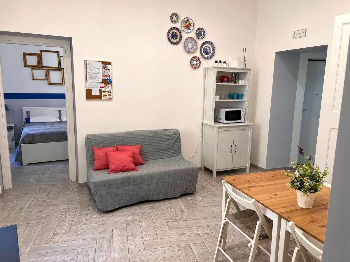 Vico Longo 25 - Ensuit Flat In The Heart Of Наполи Екстериор снимка