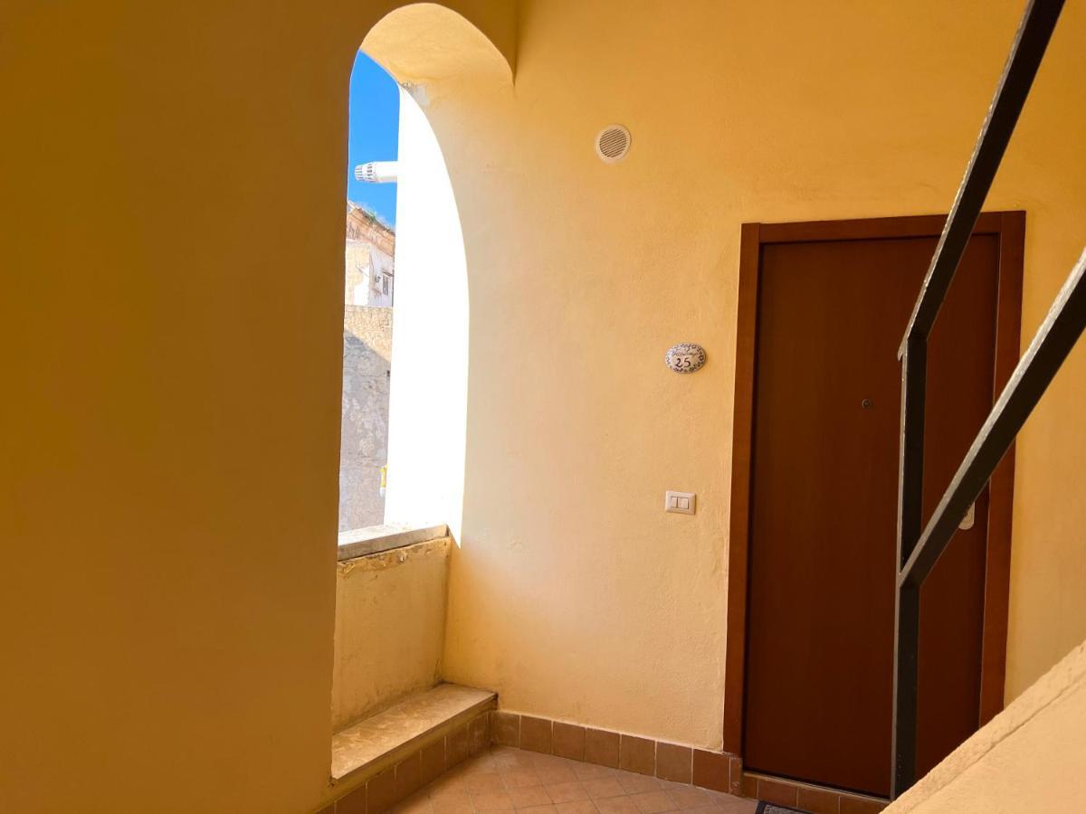 Vico Longo 25 - Ensuit Flat In The Heart Of Наполи Екстериор снимка