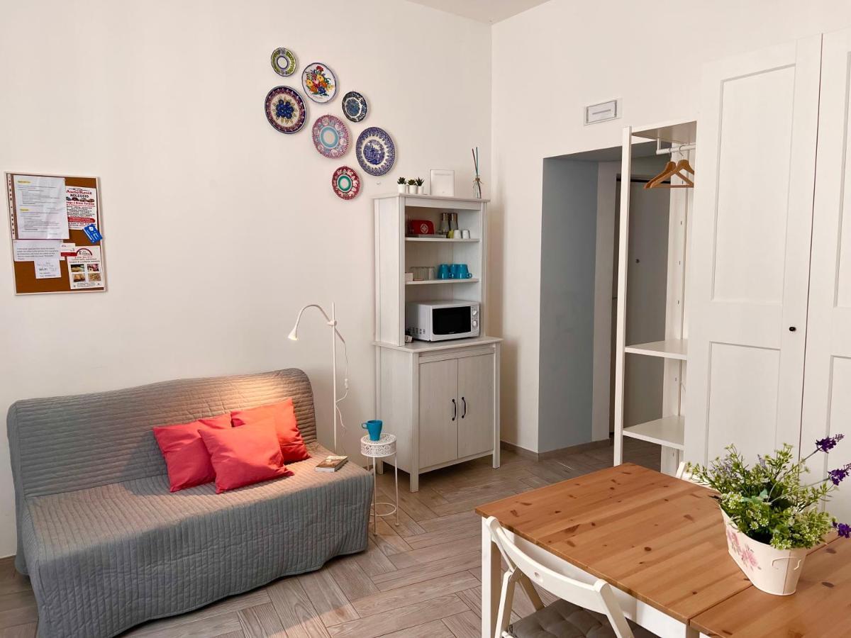 Vico Longo 25 - Ensuit Flat In The Heart Of Наполи Екстериор снимка