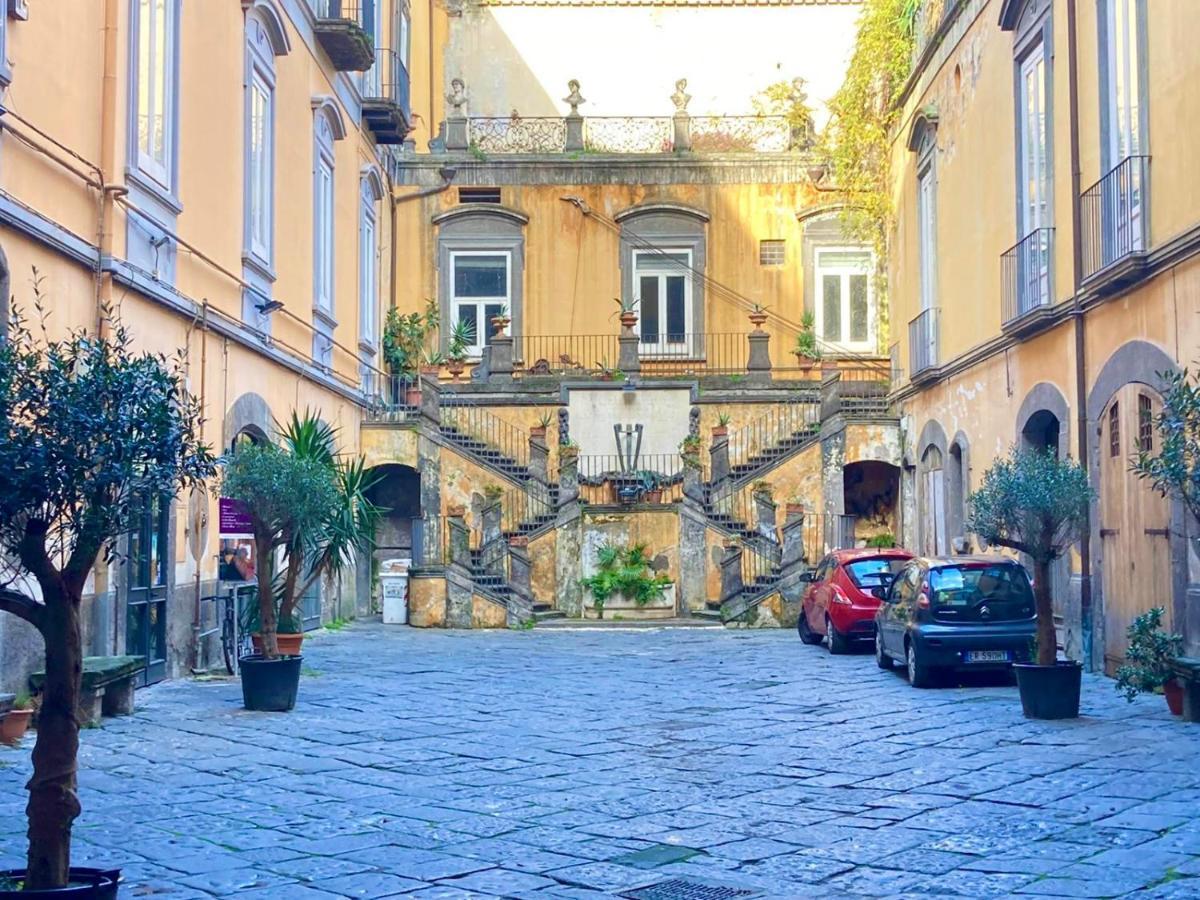 Vico Longo 25 - Ensuit Flat In The Heart Of Наполи Екстериор снимка